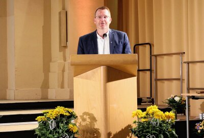 UNESCO-Welterbe-Jubiläum mit Festakt in Freiberg gefeiert - Oberbürgermeister Sven Krüger bei seinem Grußwort. Foto: Renate Fischer