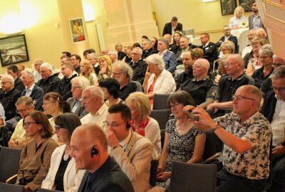 UNESCO-Welterbe-Jubiläum mit Festakt in Freiberg gefeiert - Die Gäste in der Nikolaikirche. Foto: Renate Fischer