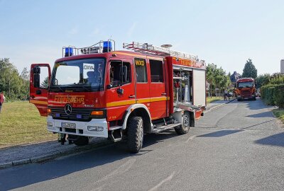 Unfall am Bahnübergang: PKW kollidiert mit Zug - In Weixdorf kam es zu einem Zusammenstoß zwischen einer Bahn und einem PKW. Foto: Roland Halkasch