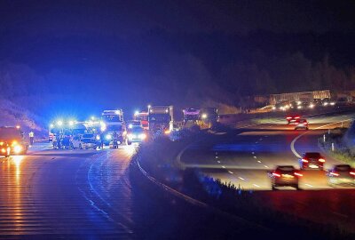 Unfall auf A4: 66-jährige VW-Fahrerin schwer verletzt - Auffahrunfall auf der A4: Verkehr in Richtung Erfurt für Stunden gesperrt. Foto: Andreas Kretschel