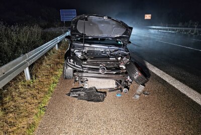 Unfall auf A4: PKW verliert Rad und landet in Leitplanke - Am Sonntagabend hat ein PKW auf der A4 Richtung Erfurt ein Rad verloren. Foto: Mike Müller