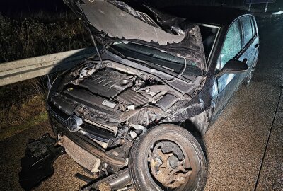 Unfall auf A4: PKW verliert Rad und landet in Leitplanke - Am Sonntagabend hat ein PKW auf der A4 Richtung Erfurt ein Rad verloren. Foto: Mike Müller