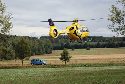 Unfall auf Autobahnzubringer: Mehrere Schwerverletzte bei Frontalcrash - Nach bisherigen Erkenntnissen wurden drei Personen verletzt ins Krankenhaus gebracht. Foto: Niko Mutschmann