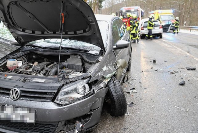 Unfall Auf B 169: Drei Fahrzeuge Kollidiert