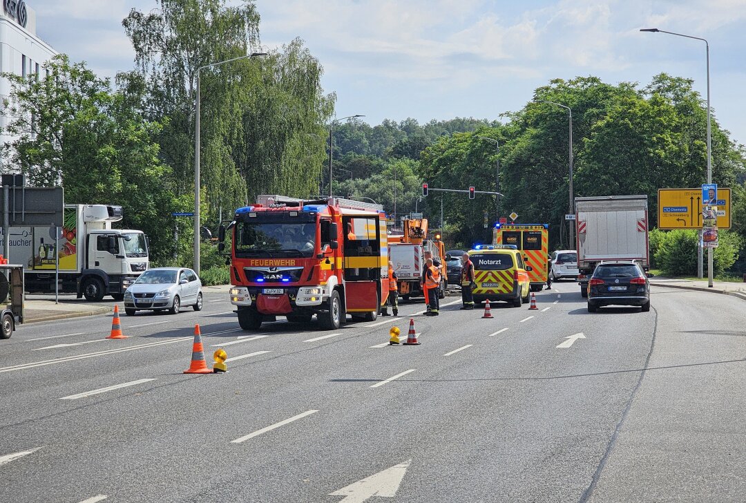 Unfall auf B173: PKW fährt auf Verkehrsinsel auf - Auf der B173 kam es am Mittwoch zu einem Verkehrsunfall. Foto: Mike Müller