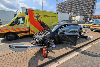 Unfall auf B173: PKW fährt auf Verkehrsinsel auf - Auf der B173 kam es am Mittwoch zu einem Verkehrsunfall. Foto: Mike Müller