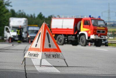 Unfall auf der A14 bei Döbeln: Zwei Verletzte und Gasaustritt nach Kollision - Ein Audi krachte in den Camper. Foto: EHL Media/Dietmar Thomas