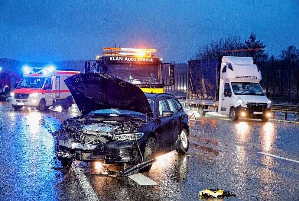 Unfall Auf Der A4 Bei Chemnitz: Unfallverursacher Flieht