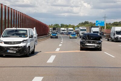 Unfall auf der A4: Mehrere Fahrzeuge beteiligt - Am Dienstagnachmittag kam es zu einem Unfall auf der A4 in Höhe der Anschlussstelle Glösa in Fahrtrichtung Erfurt. Foto: Jan Härtel