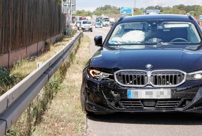 Unfall auf der A4: Mehrere Fahrzeuge beteiligt - Am Dienstagnachmittag kam es zu einem Unfall auf der A4 in Höhe der Anschlussstelle Glösa in Fahrtrichtung Erfurt. Foto: Jan Härtel