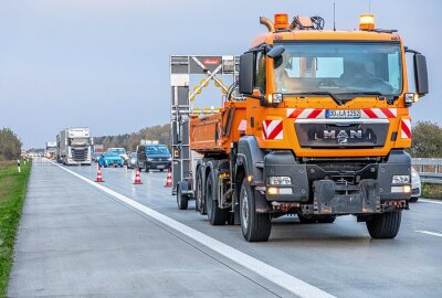 Unfall auf der A72 bei Stollberg: LKW kommt von Fahrbahn ab und landet im Graben - Ein LKW geriet auf der A72 von der Fahrbahn. Foto: André März