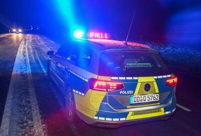 Unfall auf der B169 in Mittelsachsen: Autofahrerin schwer verletzt - Feuerwehr sichert Unfallstelle nach Blechschaden.