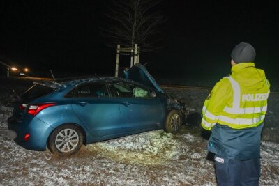 Unfall auf der B169 in Mittelsachsen: Autofahrerin schwer verletzt - Unfall auf Bundesstraße: Autofahrerin verletzt.