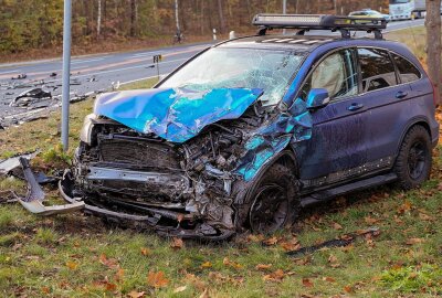 Unfall auf sächsischer Bundesstraße: Fahrzeug der Bundeswehr kollidiert mit PKW - Vier Menschen wurden verletzt. Foto: xcitepress