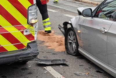 Unfall in Chemnitz: Brückenstraße halbseitig gesperrt - Die Polizei ermittelt zur Unfallursache. Foto: Harry Härtel