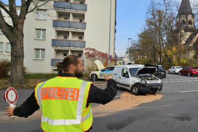 Die Polizei ermittelt zum Unfallhergang. Foto: Harry Härtel