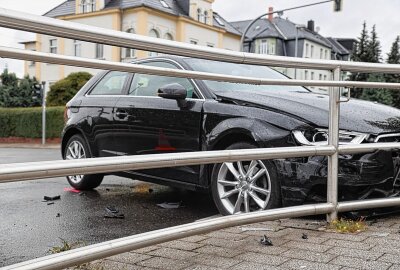 Unfall in Frankenberg mit drei beteiligten Fahrzeugen - An den Fahrzeugen entstand zum Teil erheblicher Sachschaden. Foto: Erik Hoffmann