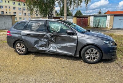 Unfall in Lauta: Mehrere Verletzte - Am Samstagmittag kam es an der Ecke Hans-Sachs-Straße/Einsteinstraße in Lauta zu einem Verkehrsunfall. Foto: Xcitepress