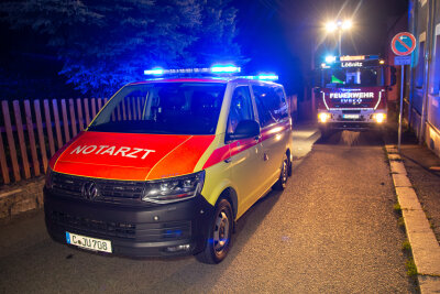 Unfall in Lößnitz: Simson und PKW kollidieren - Die Feuerwehr wurde für den Einsatz alarmiert und sicherte die Unfallstelle. Foto: MSE