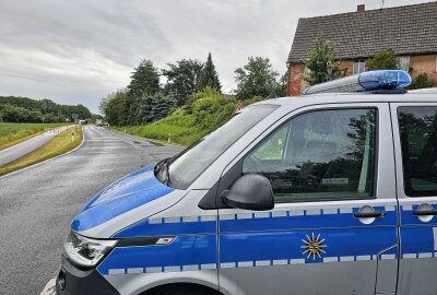 Unfall in Steinpleis: Transporter kippt nach Kollision auf Seite - In Steinpleis kam es zu einem Zusammenstoß mit einem Transporter. Foto: Mike Müller