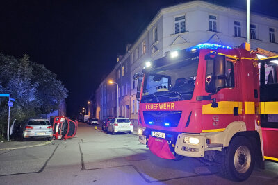 Unfall in Zwickau: Golf kollidiert mit Suzuki - Zusammenstoß in der Kreuzung: Golf rammt Suzuki. Foto: Mike Müller