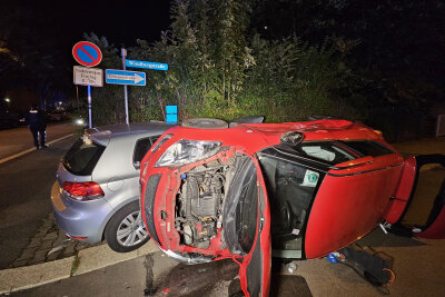 Unfall in Zwickau: Golf kollidiert mit Suzuki - Foto: Mike Müller