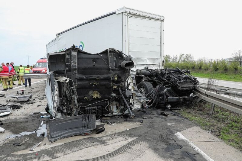 Unfall Mit Zwei Schwerverletzten Auf A14 Zwischen Bei Nossen