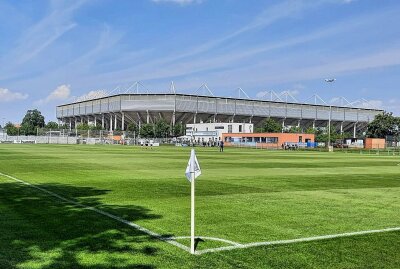 Unfassbar bitter: VFC Plauen verspielt den Aufstieg in letzter Sekunde - Der VFC Plauen ist heute zu Gast in Magdeburg. Auf einem Nebenplatz geht's um den Aufstieg. Foto: Pressebüro Repert