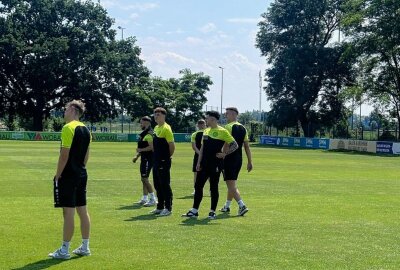 Unfassbar bitter: VFC Plauen verspielt den Aufstieg in letzter Sekunde - Der VFC Plauen ist heute zu Gast in Magdeburg. Auf einem Nebenplatz geht's um den Aufstieg. Foto: Pressebüro Repert