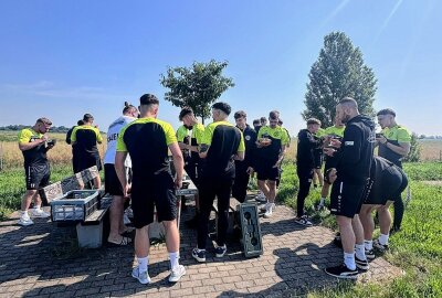 Unfassbar bitter: VFC Plauen verspielt den Aufstieg in letzter Sekunde - Der VFC Plauen ist heute zu Gast in Magdeburg. Auf einem Nebenplatz geht's um den Aufstieg. Foto: Pressebüro Repert