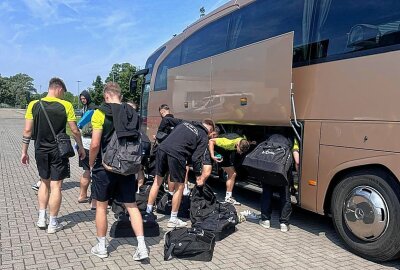 Unfassbar bitter: VFC Plauen verspielt den Aufstieg in letzter Sekunde - Der VFC Plauen ist heute zu Gast in Magdeburg. Auf einem Nebenplatz geht's um den Aufstieg. Foto: Pressebüro Repert