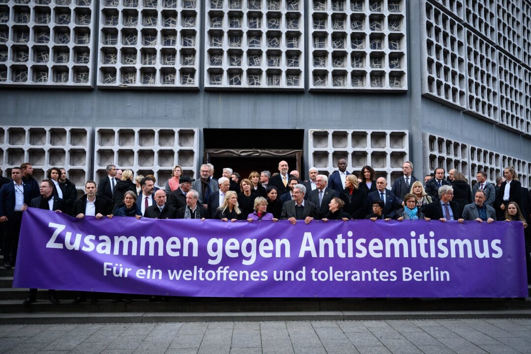 Union und Ampel einigen sich auf Antrag gegen Antisemitismus - Am Jahrestag des Hamas-Überfalls in Israel gab es in Berlin eine Gedenkveranstaltung. (Archivbild)