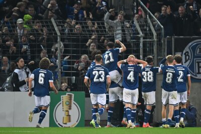 Union und Heidenheim scheitern - Bayern im Achtelfinale - Der Drittligist schmeißt die Berliner aus dem Pokal.