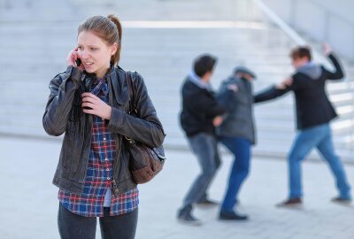 Unterhaltung eskaliert: 27-Jähriger droht Jugendlichen Gewalt an - Foto: Polizeiliche Kriminalprävention der Länder und des Bundes