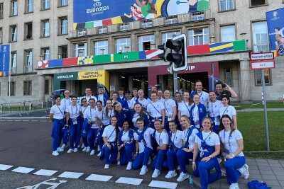 Unvergessliche Erlebnisse als Volunteer bei der Fußball-EM in Leipzig - Ob als Teil des Ceremonies Teams oder in einer anderen Funktion - die Volunteers sind das Herz und die Seele der EM.