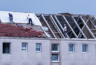 Unwetter in Sachsen: Schäden durch Hagel und Sturm - War ein Tornado dabei? - Eine sogenannte Superzelle sorgte für schwere Verwüstungen in Gröditz. Foto: Bernd März