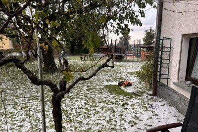 Unwetter über kleinem Dorf im Landkreis Zwickau: Hagel und Schlamm sorgen für Feuerwehreinsatz - Der Hagel wurde von starken Regenfällen begleitet.