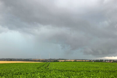 Unwetterwarnung für Meerane: Superzelle mit Hagel zieht über die Stadt - Heute Mittag um 12:20 Uhr zog eine mit Hagel gefüllte Superzelle über Meerane hinweg.