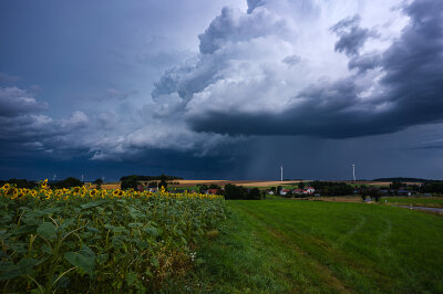 Unwetterwarnung für Meerane: Superzelle mit Hagel zieht über die Stadt - Heute Mittag um 12:20 Uhr zog eine mit Hagel gefüllte Superzelle über Meerane hinweg.