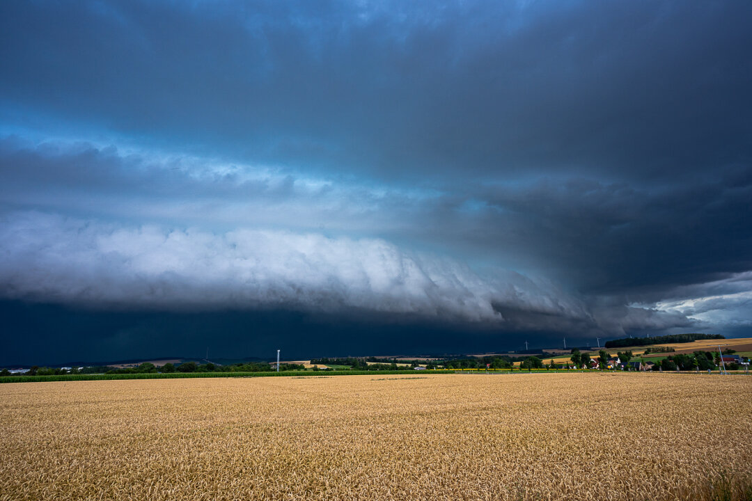 Unwetterwarnung für Meerane: Superzelle mit Hagel zieht über die Stadt - Heute Mittag um 12:20 Uhr zog eine mit Hagel gefüllte Superzelle über Meerane hinweg.