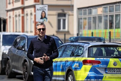 Update: Abriss der Industriebrache  hat begonnen - Baubürgermeister der Landeshauptstadt Dresden Stephan Kühn an der Einsatzstelle. Foto: Erik Hoffmann