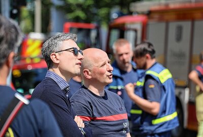 Update: Abriss der Industriebrache  hat begonnen - Baubürgermeister der Landeshauptstadt Dresden Stephan Kühn an der Einsatzstelle. Foto: Erik Hoffmann