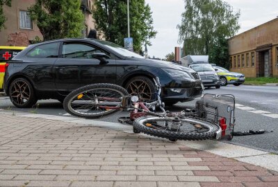 Update- Beim Abbiegen übersehen: Radfahrer nach Unfall schwer verletzt - Am Donnerstagnachmittag hat sich in Zittau ein Unfall zwischen einem PKW und einem Fahrradfahrer ereignet. Foto: xcitepress