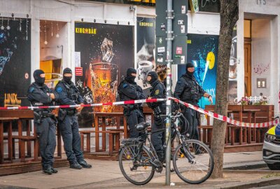 Update: Bewaffnete Razzia auf der Leipziger Eisenbahnstraße - Razzia auf der Leipziger Eisenbahnstraße. Foto: ArcheoPix