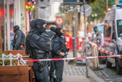 Update: Bewaffnete Razzia auf der Leipziger Eisenbahnstraße - Razzia auf der Leipziger Eisenbahnstraße. Foto: ArcheoPix