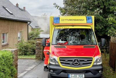 Update: Brand in Lauter-Bernsbach: Ermittlungen wegen fahrlässiger Brandstiftung - Es wurden zwei Personen verletzt ins Krankenhaus gebracht. Foto: Daniel Unger