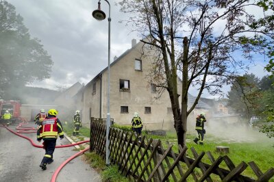 Am Samstagnachmittag kam es in Lauter-Bernsbach zu einer massiven Rauchentwicklung in einem Haus. Foto: Daniel Unger