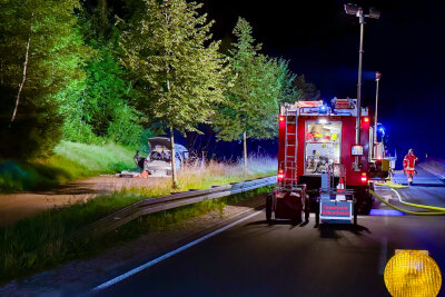  Eine Ölspur wurde durch eine Fachfirma beseitigt, während die B283 während der Löscharbeiten vollgesperrt war.