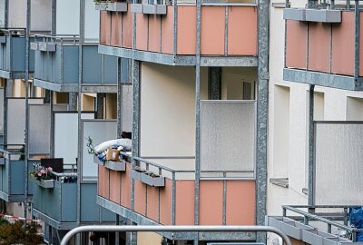 Update: Chemikalienfund in Chemnitz - Beamter des LKA verletzt - Die Feuerwehr und Polizei befindet sich derzeit im ABC-Einsatz. Foto: Harry Härtel