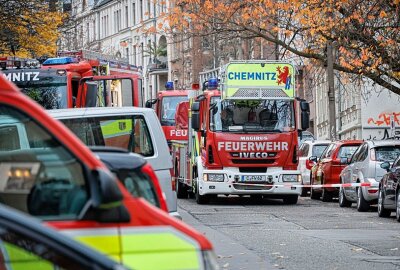 Update: Chemikalienfund in Chemnitz - Beamter des LKA verletzt - Die Feuerwehr und Polizei befindet sich derzeit im ABC-Einsatz. Foto: Harry Härtel